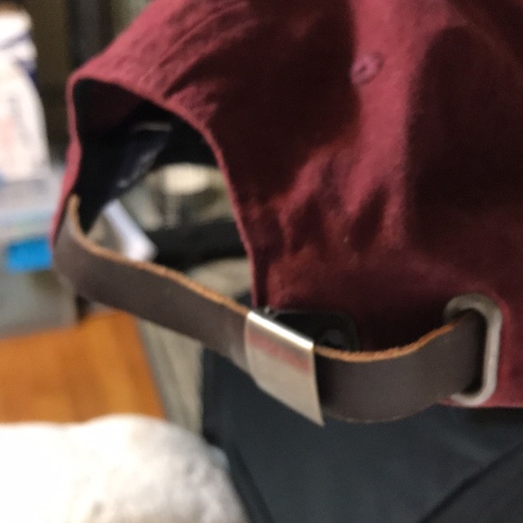 Distressed burgundy champion baseball cap - Picture 2 of 2